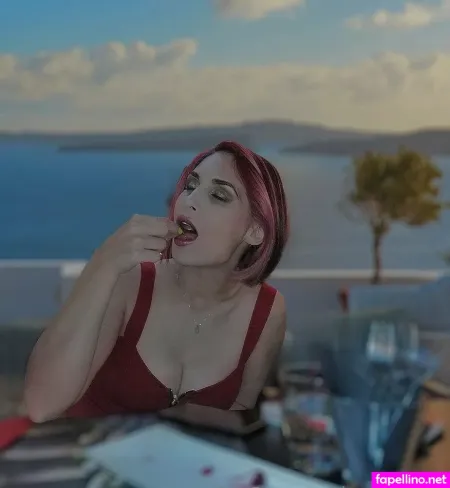 Elenaxatzifree Main Profile Photo