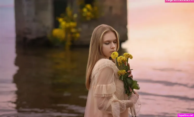 Elf Sonya OnlyFans Thumbnail #3Scuug4znC