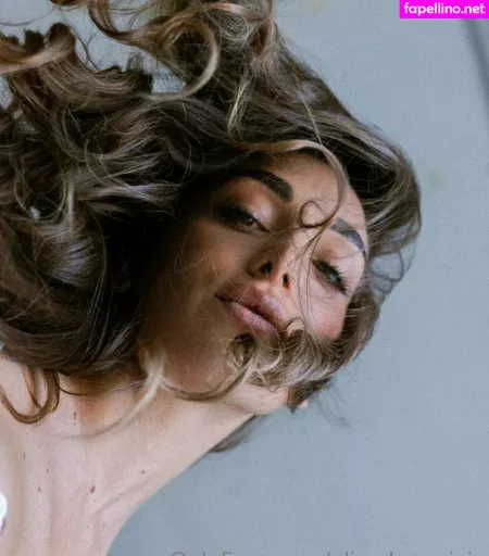 Elisa De Panicis OnlyFans Thumbnail #4TyDEGazax