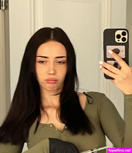 Elisa Denisee OnlyFans Thumbnail #LV8TpCnAWO