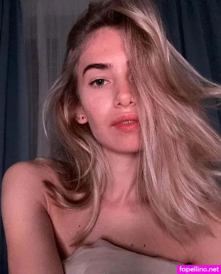 Elisa Holt OnlyFans Thumbnail #H0IgANSV58