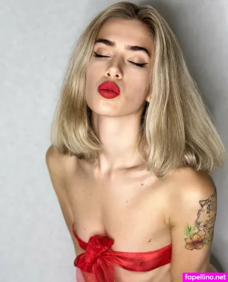 Elisa Holt OnlyFans Thumbnail #K6s2rtYFFy