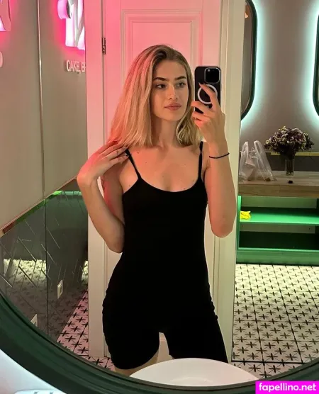 Elisa Holt OnlyFans Thumbnail #qyk6gLmV3O