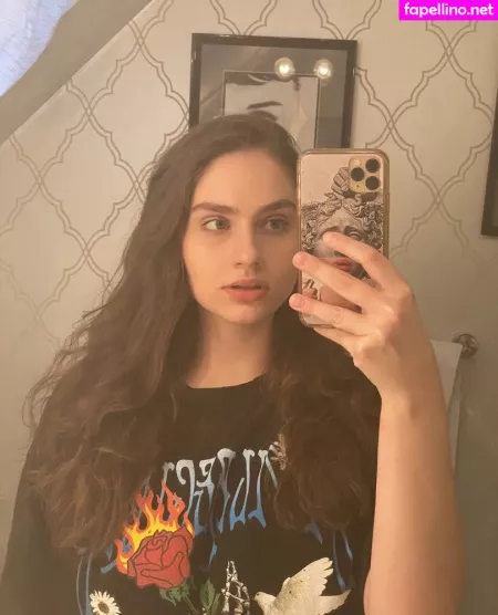 Elisabeth Marchini OnlyFans Thumbnail #tOUAfbnLR9