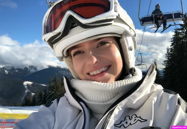 Elisees OnlyFans Thumbnail #4I4i2aWRV5