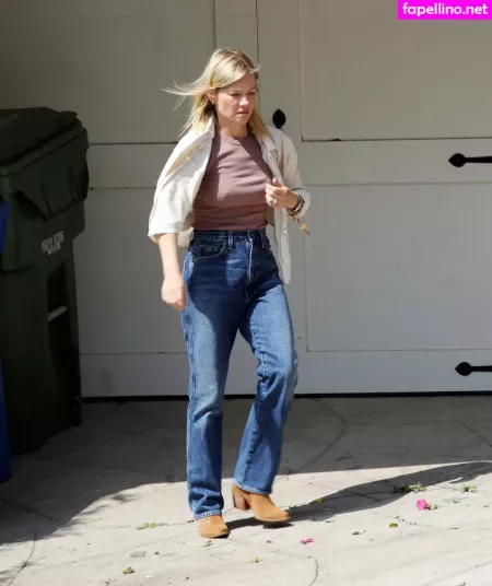 Elisha Cuthbert OnlyFans Thumbnail #V3GsQfZGEw