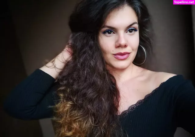 Eliza Stefanova OnlyFans Thumbnail #jLkkj4QQ25