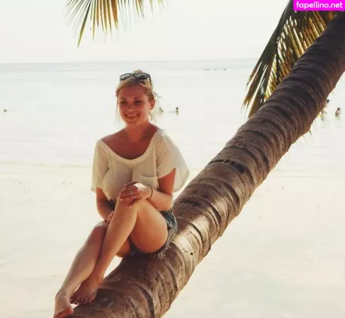 Eliza Taylor OnlyFans Thumbnail #C1OJBmFpek