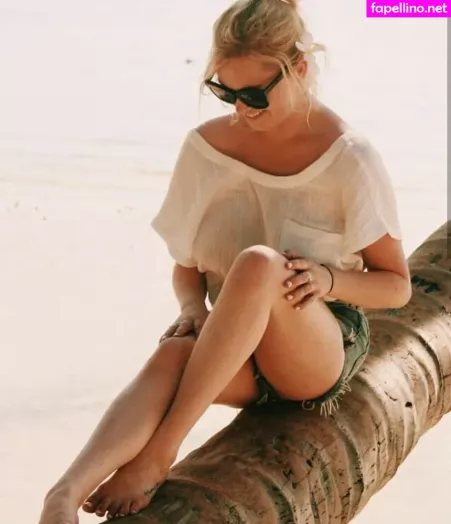 Eliza Taylor OnlyFans Thumbnail #cCZwhYi8Q2