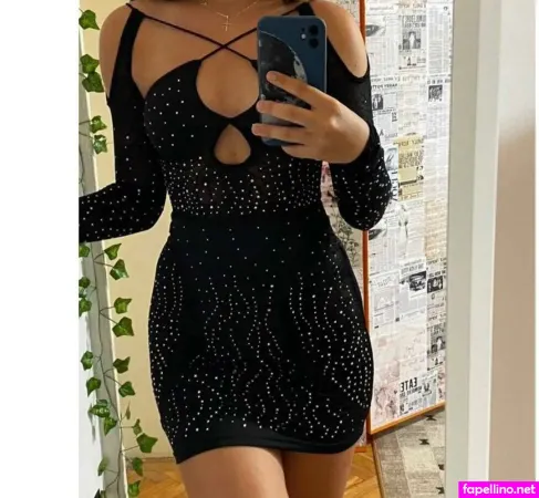 Elizabeth Alker OnlyFans Thumbnail #6Xxr2SVIeD