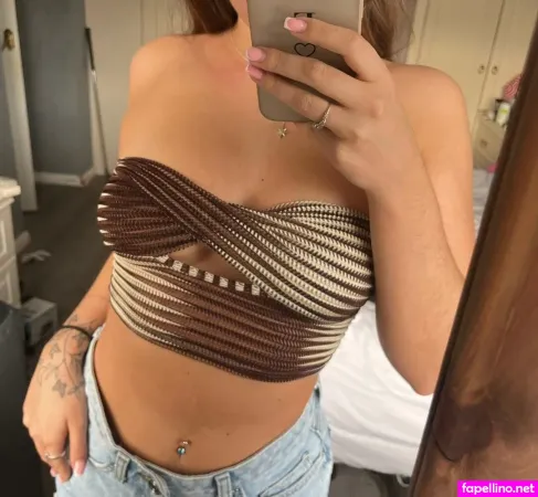 Elizabeth Alker OnlyFans Thumbnail #GcB3vOOUXW