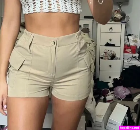 Elizabeth Alker OnlyFans Thumbnail #MICi2WZnqD