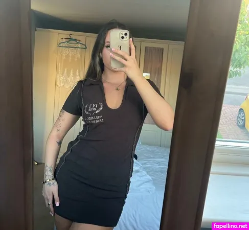 Elizabeth Alker OnlyFans Thumbnail #V7VrhwG1U6