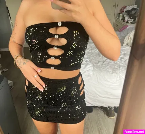 Elizabeth Alker OnlyFans Thumbnail #apg5JCTEC4