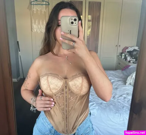 Elizabeth Alker OnlyFans Thumbnail #gDbsKkgAcV