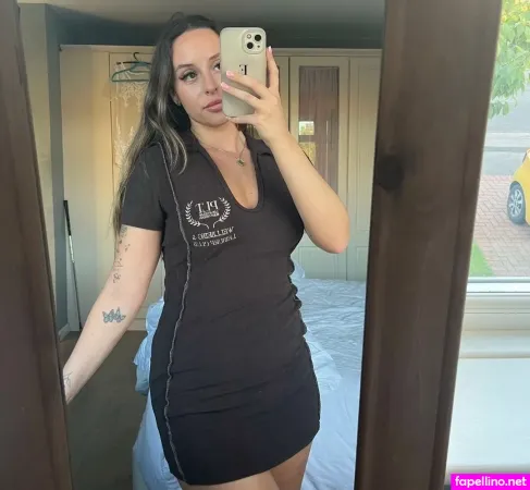 Elizabeth Alker OnlyFans Thumbnail #k9LOGL7Jpr