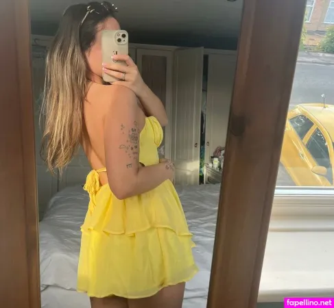 Elizabeth Alker OnlyFans Thumbnail #p8BP4qGf9O