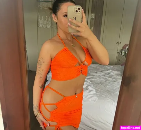 Elizabeth Alker OnlyFans Thumbnail #pi8WZxIcY7