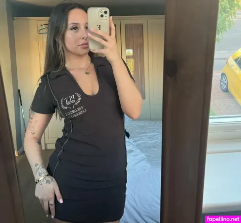 Elizabeth Alker OnlyFans Thumbnail #xx7f1Ig8r5