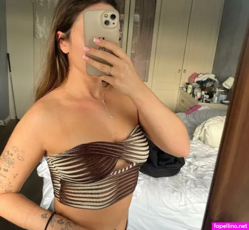 Elizabeth Alker OnlyFans Thumbnail #zvyGg2DB9y