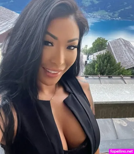 Elizabeth Carson OnlyFans Thumbnail #hVWhHhSTRG