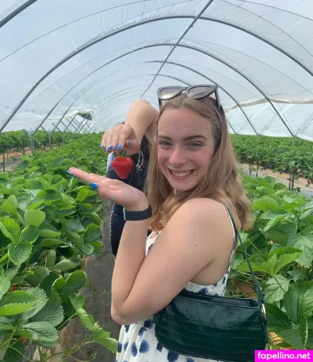 Elizabeth Christy OnlyFans Thumbnail #87kEUbR799