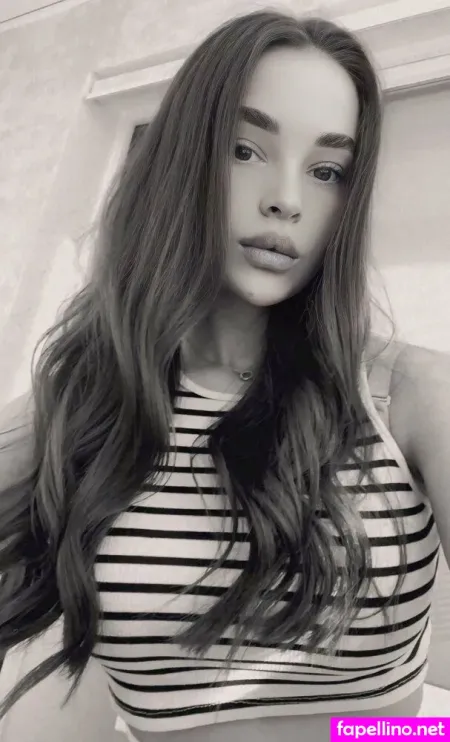 Elizabeth Dreamm OnlyFans Thumbnail #HQmaotEBz3