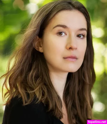 Elizabeth Dulau OnlyFans Thumbnail #GjyfRwBvRe