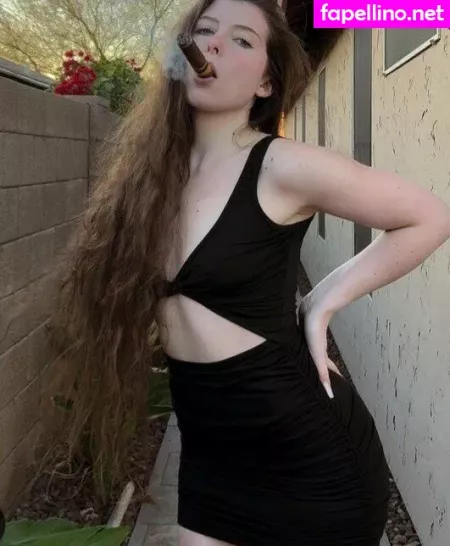 Elizabeth Finis OnlyFans Thumbnail #4PvLW00NgR