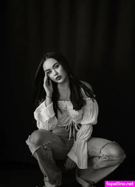 Elizabeth Fox OnlyFans Thumbnail #3w3kMtgzJ9