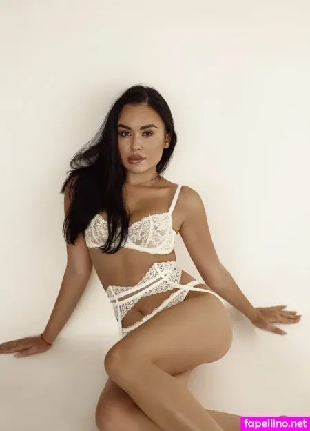 Elizabeth Fox OnlyFans Thumbnail #4LyrxMulte