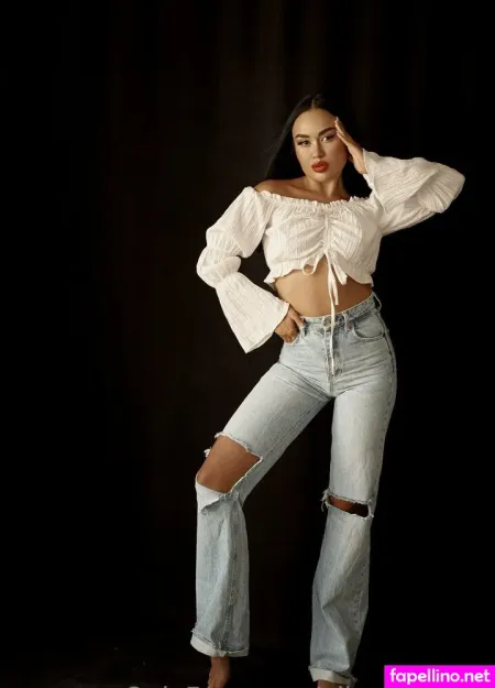 Elizabeth Fox OnlyFans Thumbnail #COeqF2TnN5