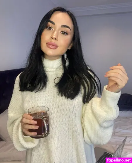 Elizabeth Fox OnlyFans Thumbnail #FMn6XDNYLy