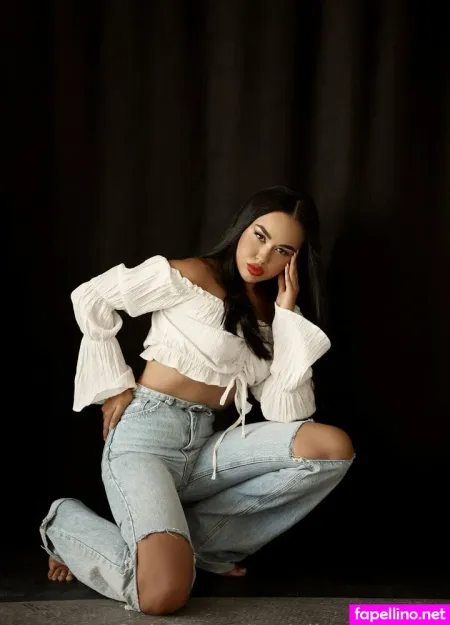 Elizabeth Fox OnlyFans Thumbnail #FeX5AZ3HLC