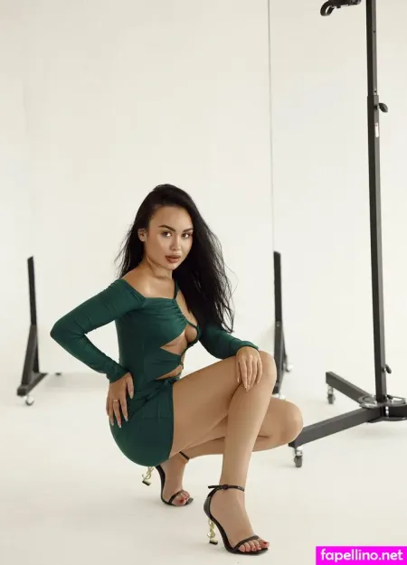 Elizabeth Fox OnlyFans Thumbnail #GWbqiUTlyw