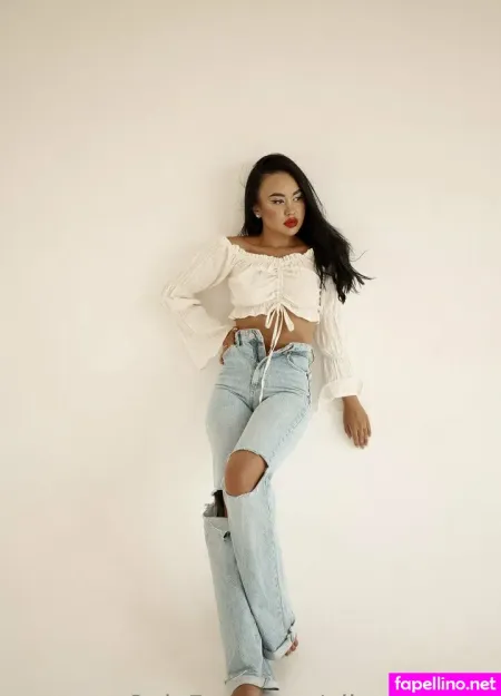 Elizabeth Fox OnlyFans Thumbnail #Il6bm4IdaT