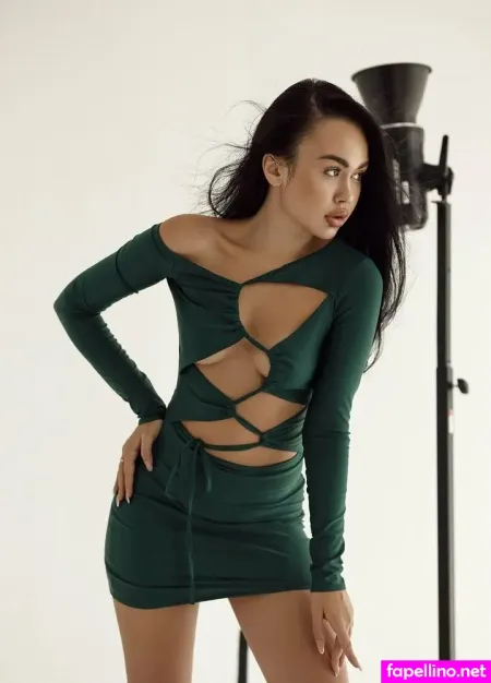 Elizabeth Fox OnlyFans Thumbnail #OS86rFKAwv