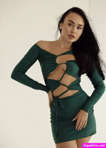 Elizabeth Fox OnlyFans Thumbnail #bVJjxXJVW1