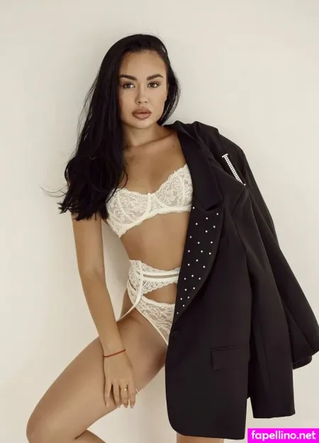 Elizabeth Fox OnlyFans Thumbnail #dZOFpplTjd