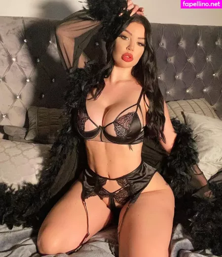 Elizabeth Georgina OnlyFans Thumbnail #3go8E3J7gQ