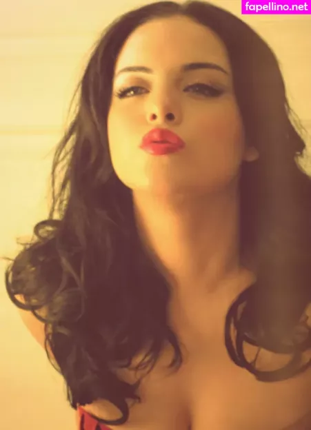 Elizabeth Gillies OnlyFans Thumbnail #hUsHPy4pBW