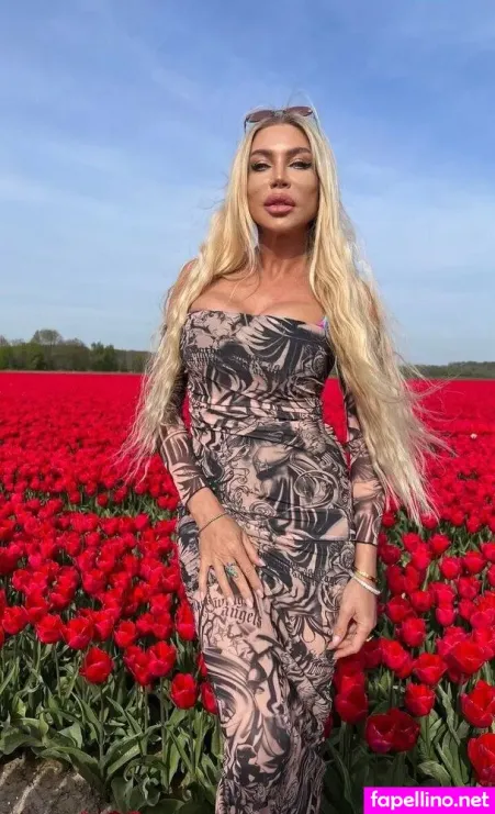 Elizabeth Gold OnlyFans Thumbnail #YiPG1bUAIx