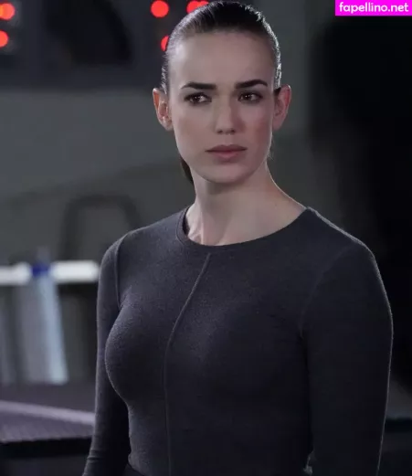 Elizabeth Henstridge OnlyFans Thumbnail #JomLMvaNYv