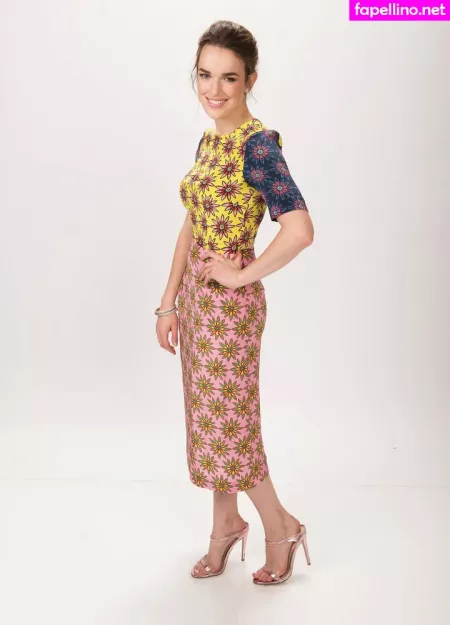 Elizabeth Henstridge OnlyFans Thumbnail #n5e0nNm5jB