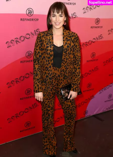 Elizabeth Henstridge OnlyFans Thumbnail #sRLyrWsUSK