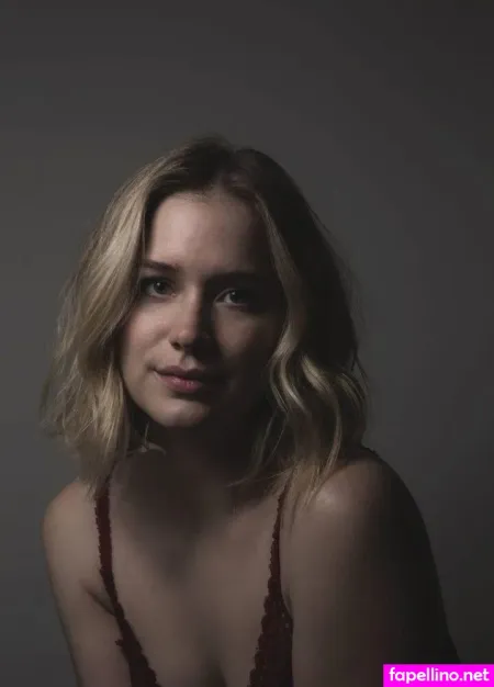 Elizabeth Lail OnlyFans Thumbnail #Z1Qnaf7hiv