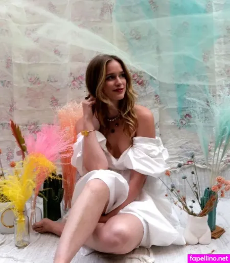 Elizabeth Lail OnlyFans Thumbnail #aq5hRtwxcJ