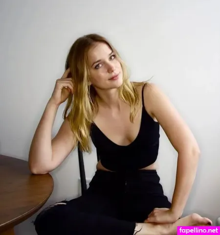 Elizabeth Lail OnlyFans Thumbnail #dgXA9lh2Nm
