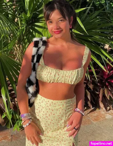 Elizabeth Lee OnlyFans Thumbnail #B3QcA2JZUZ