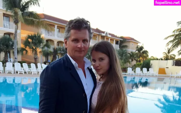 Elizabeth M OnlyFans Thumbnail #888OcbJBtn